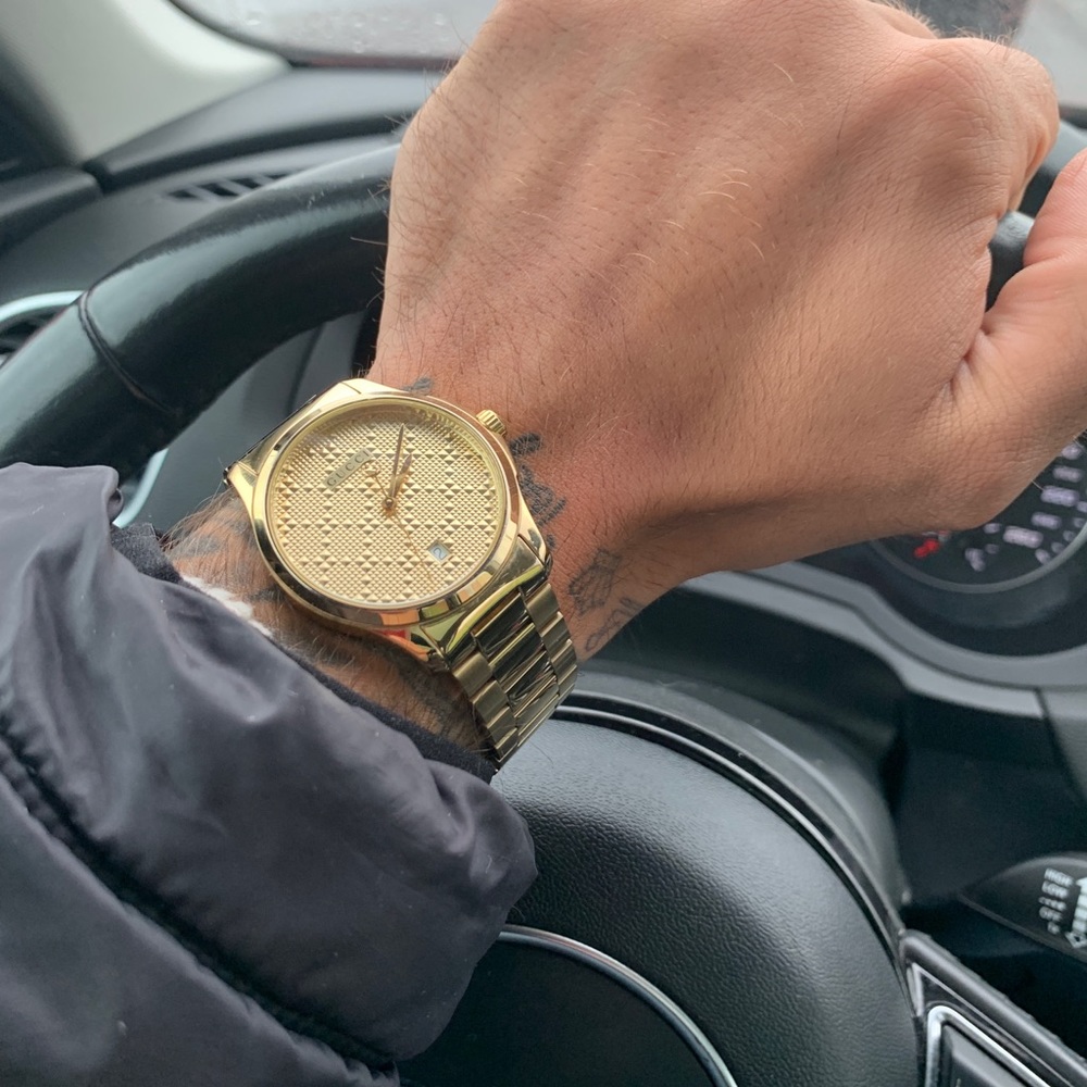 Gucci watch gold